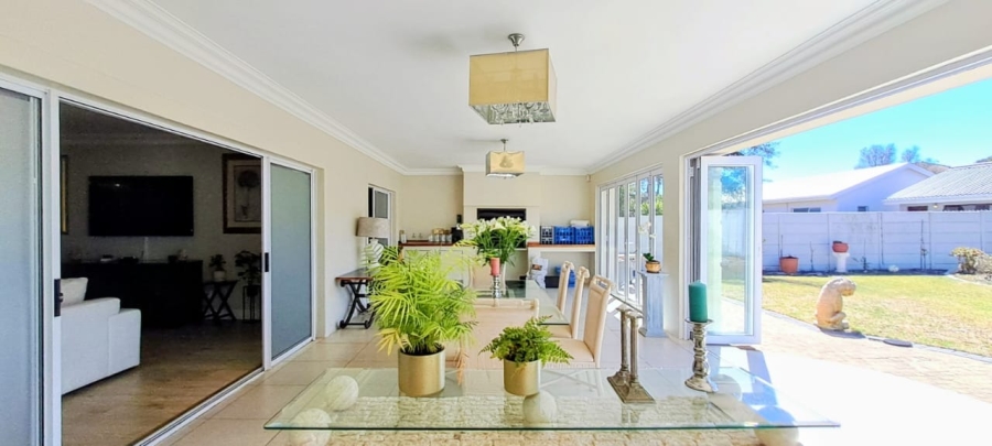 5 Bedroom Property for Sale in Sandbaai Western Cape